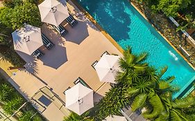 Bayview Beachfront Apartments, In Town Right On The Beach